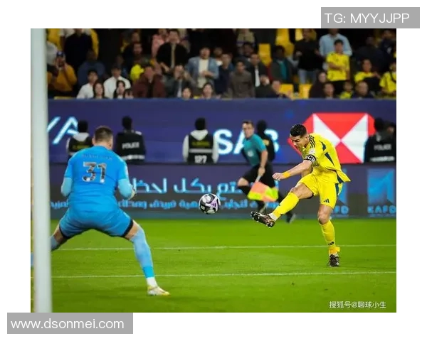 足球巨星突遭重症困扰引发球迷关注未来职业生涯堪忧